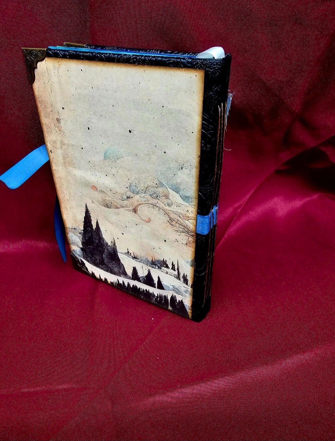 Winter Mood Junk Journal – Handmade Vintage Winter Notebook, Cozy Seasonal Ephemera Scrapbook, Dark Cottagecore Journal, Rustic Holiday Gift