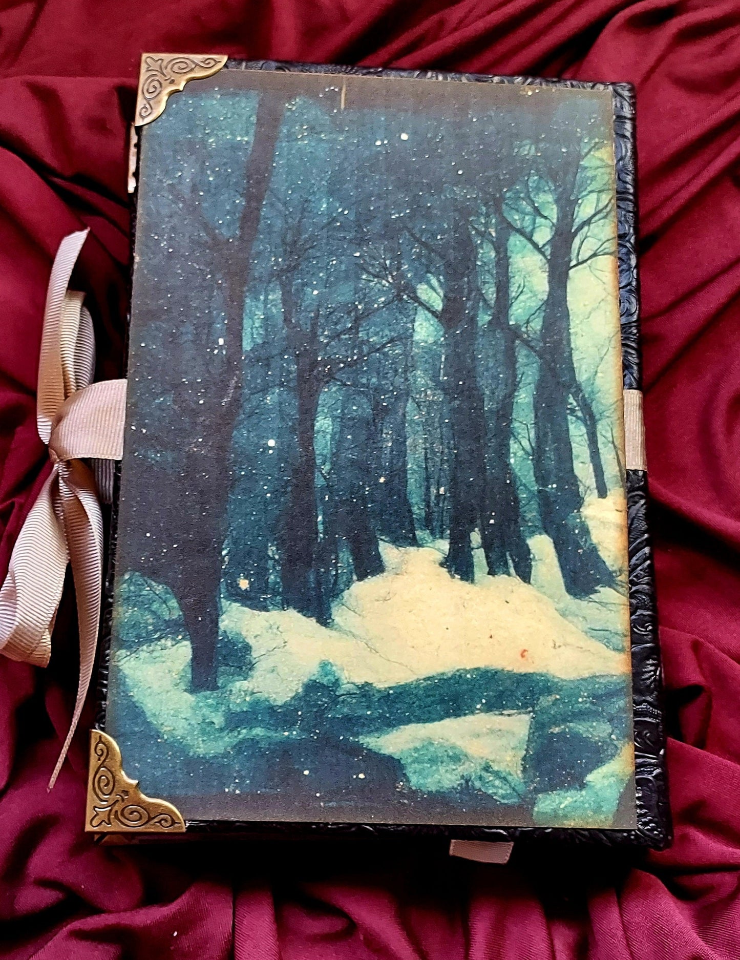 Winter Witch Junk Journal – Handmade Gothic Witchy Notebook, Vintage Winter Ephemera, Spell book Grimoire, Dark Cottage core Scrapbook